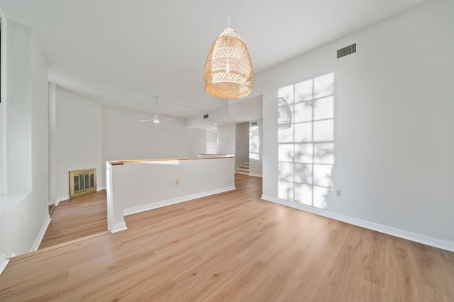 100 Parks St 27, Duxbury, MA 02332