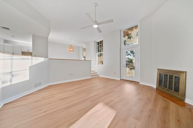 100 Parks St 27, Duxbury, MA 02332