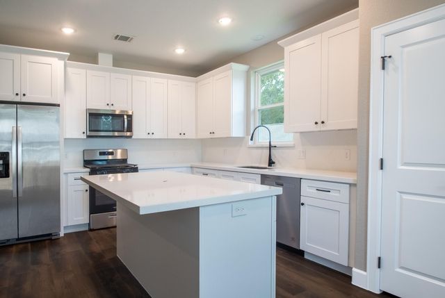 1460 River Oaks Drive, Huntsville, TX 77340