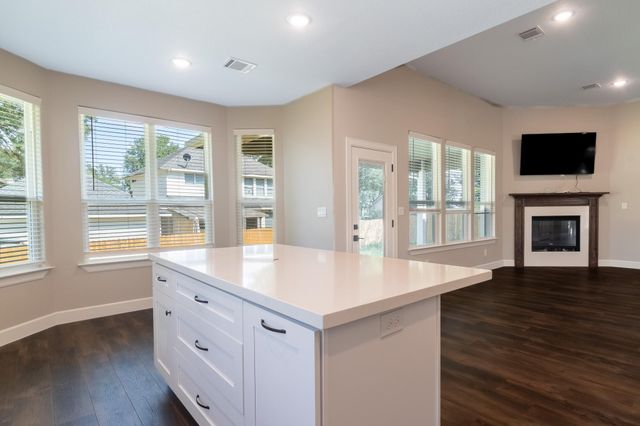 1460 River Oaks Drive, Huntsville, TX 77340