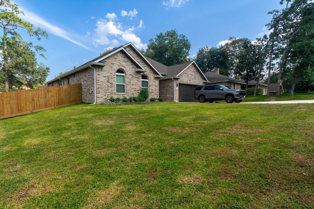 1460 River Oaks Drive, Huntsville, TX 77340