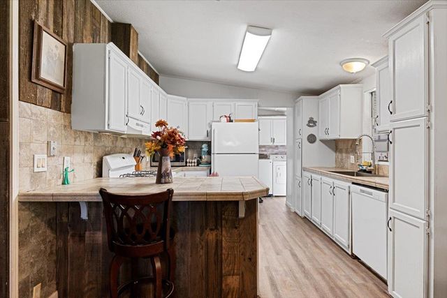 5680 Ashwood Ln, Marysville, CA 95901