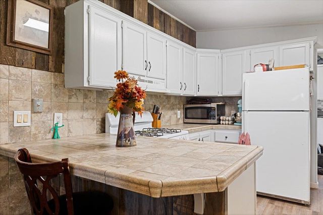 5680 Ashwood Ln, Marysville, CA 95901