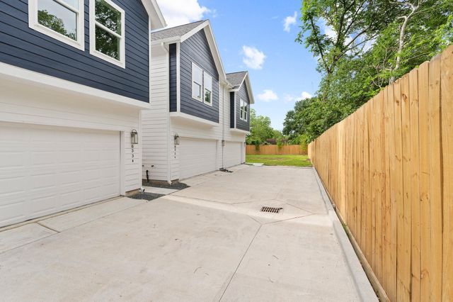 835 Paul Quinn Street B, Houston, TX 77091