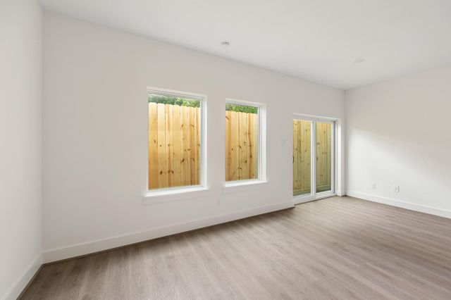 835 Paul Quinn Street B, Houston, TX 77091