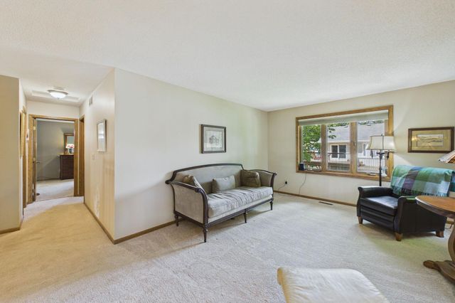 3025 Thunder Bay Road, Little Canada, MN 55117