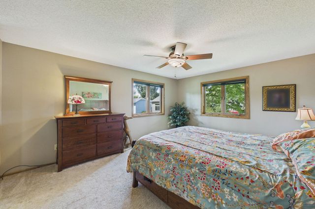 3025 Thunder Bay Road, Little Canada, MN 55117
