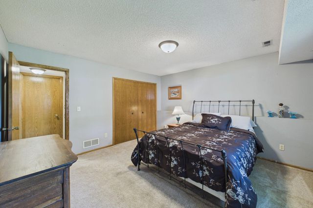 3025 Thunder Bay Road, Little Canada, MN 55117