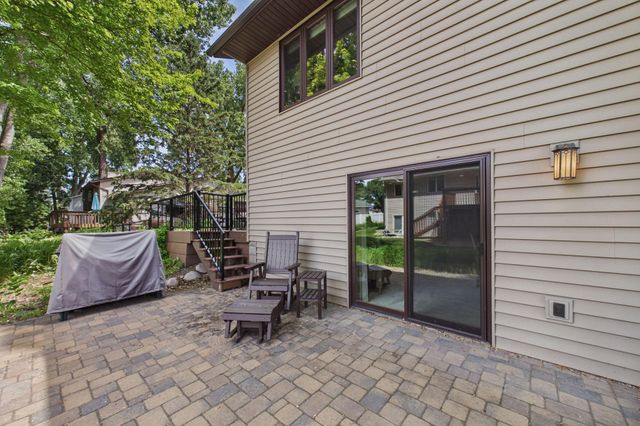3025 Thunder Bay Road, Little Canada, MN 55117
