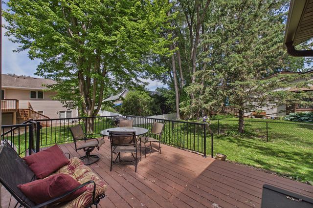 3025 Thunder Bay Road, Little Canada, MN 55117