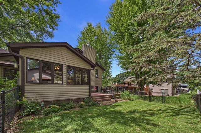 3025 Thunder Bay Road, Little Canada, MN 55117