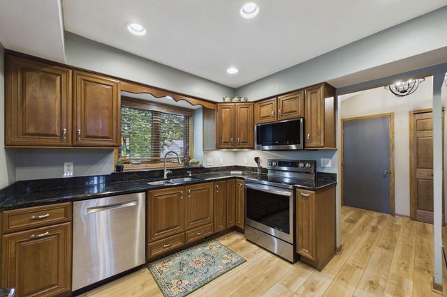 3025 Thunder Bay Road, Little Canada, MN 55117