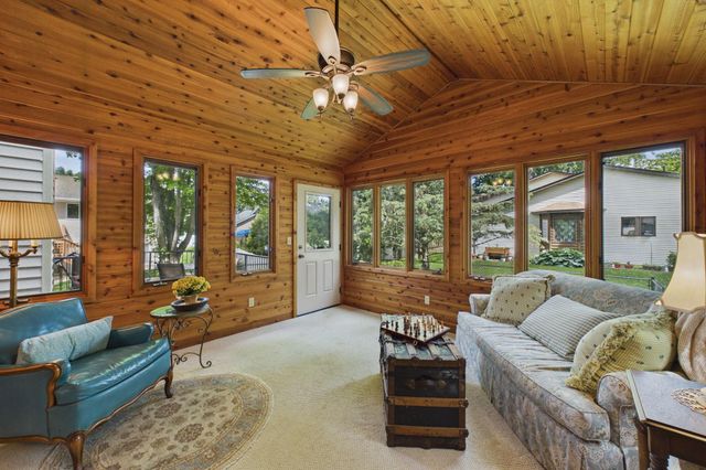3025 Thunder Bay Road, Little Canada, MN 55117