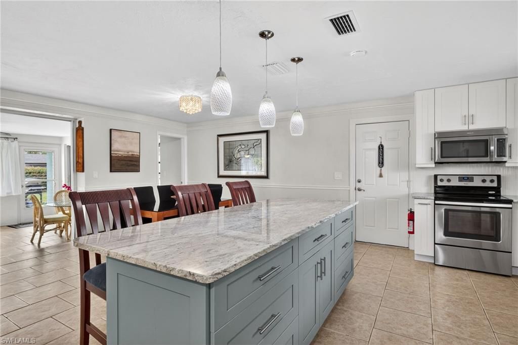 Image 2 of property listing at 708 El Dorado PKWY E, Cape Coral, FL 33904