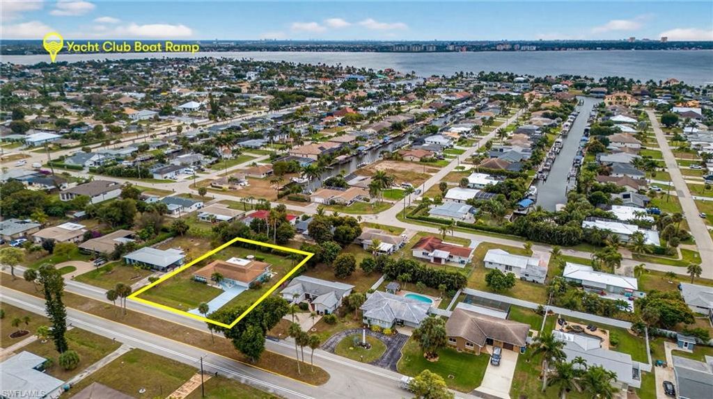 Image 20 of property listing at 708 El Dorado PKWY E, Cape Coral, FL 33904