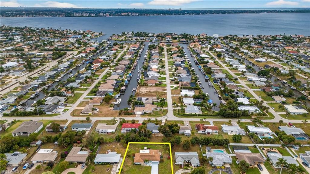 Image 21 of property listing at 708 El Dorado PKWY E, Cape Coral, FL 33904