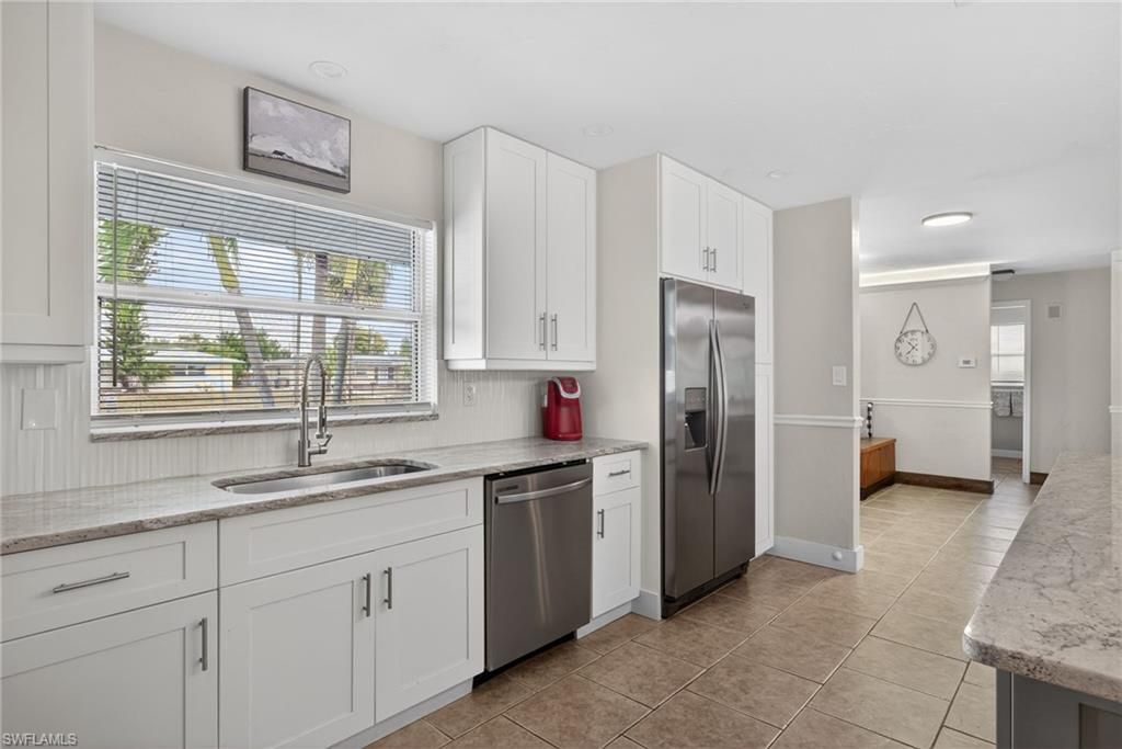 Image 6 of property listing at 708 El Dorado PKWY E, Cape Coral, FL 33904