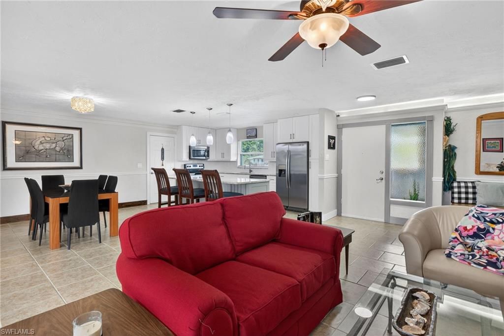 Image 7 of property listing at 708 El Dorado PKWY E, Cape Coral, FL 33904