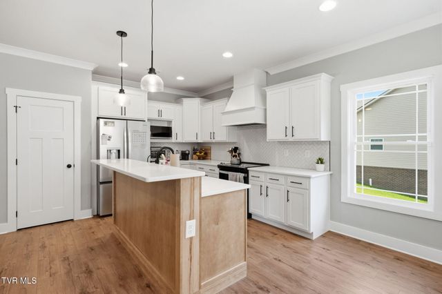 321 Azure Landing, Jonesborough, TN 37659