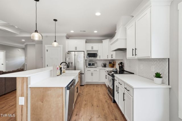321 Azure Landing, Jonesborough, TN 37659