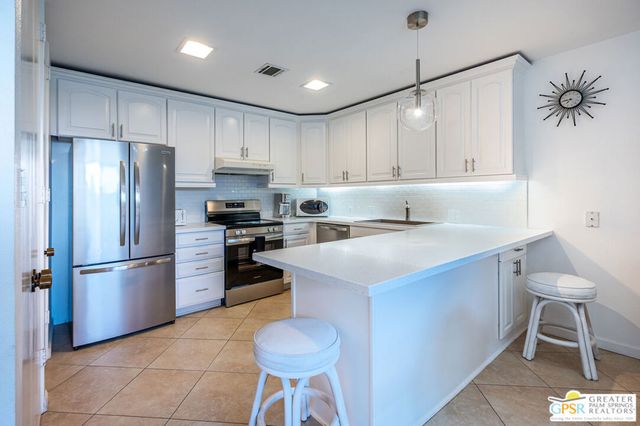 2563 N Whitewater Club Drive A, Palm Springs, CA 92262