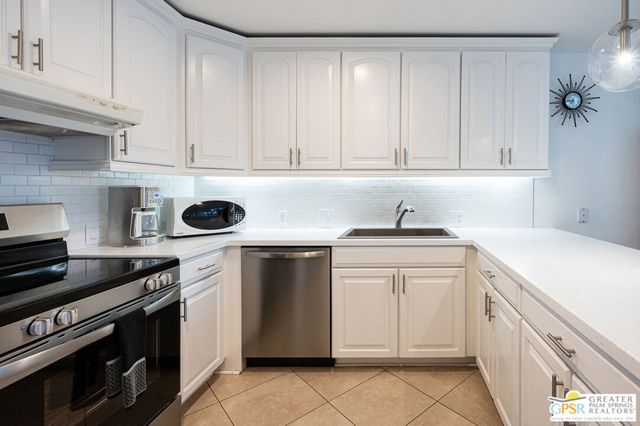 2563 N Whitewater Club Drive A, Palm Springs, CA 92262