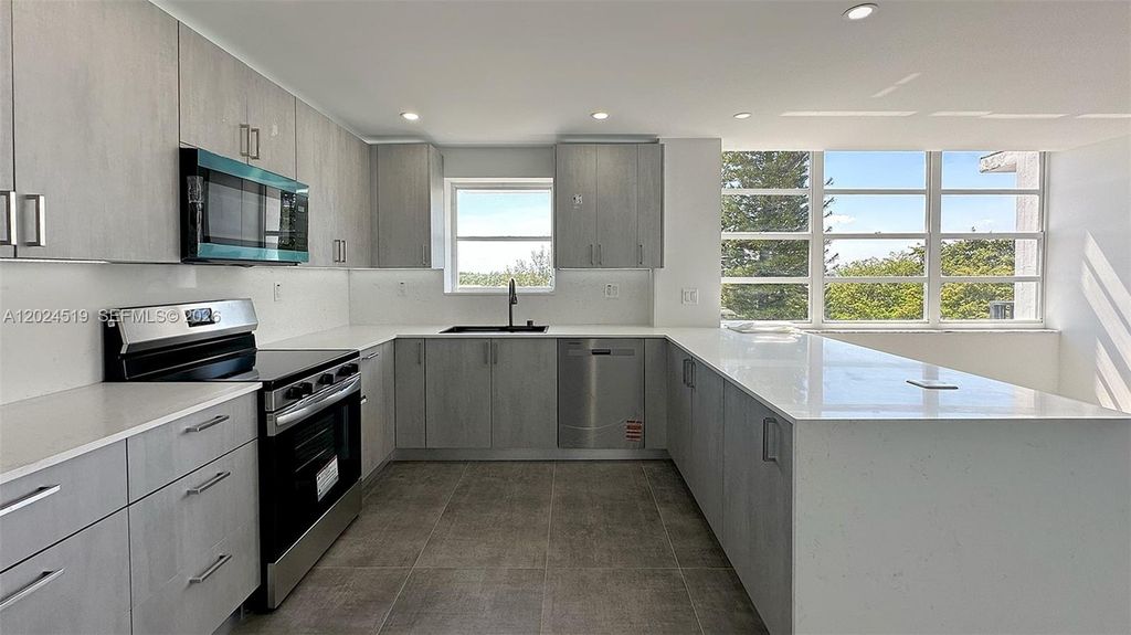 2780 NE 183rd St 701, Aventura, FL 33160
