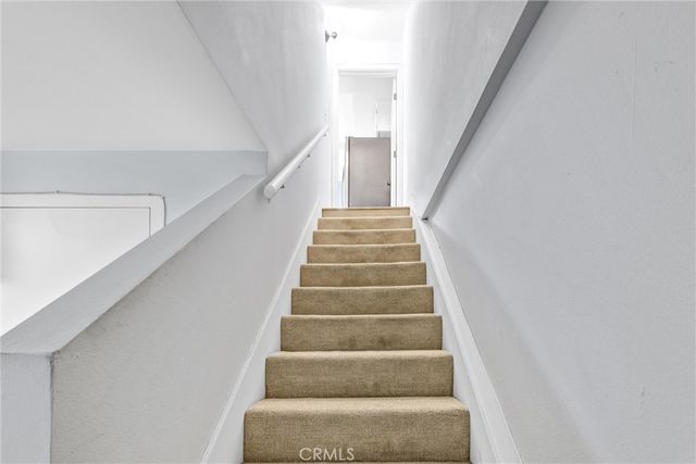 18550 Hatteras 44, Tarzana, CA 91356