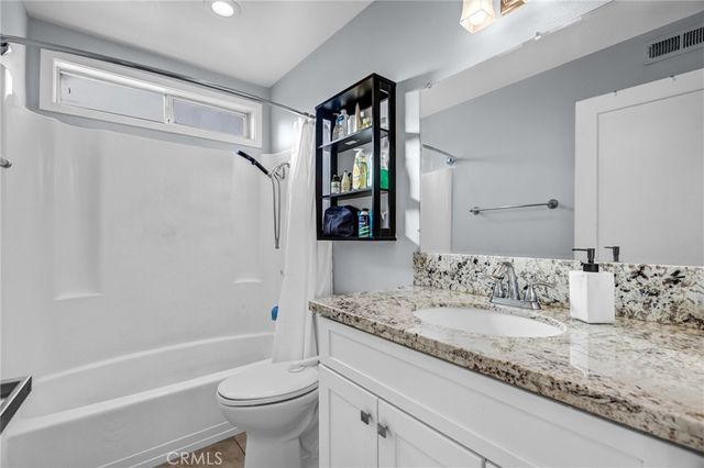 18550 Hatteras 44, Tarzana, CA 91356