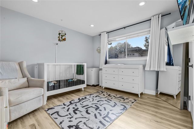 18550 Hatteras 44, Tarzana, CA 91356