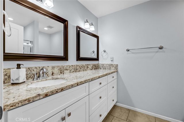 18550 Hatteras 44, Tarzana, CA 91356