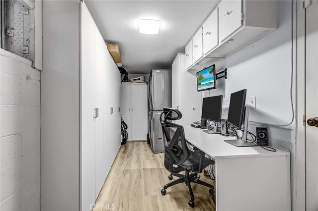 18550 Hatteras 44, Tarzana, CA 91356