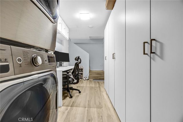 18550 Hatteras 44, Tarzana, CA 91356