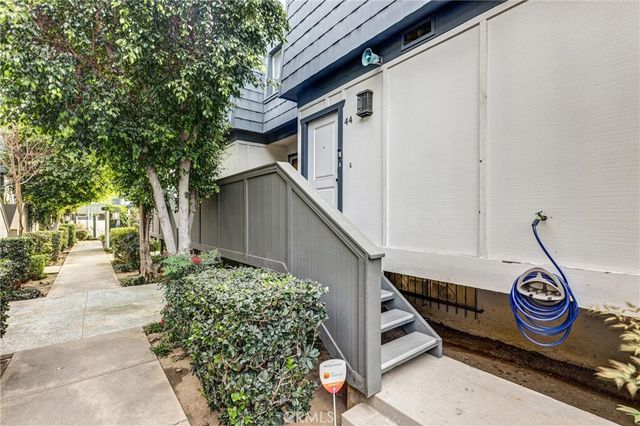 18550 Hatteras 44, Tarzana, CA 91356