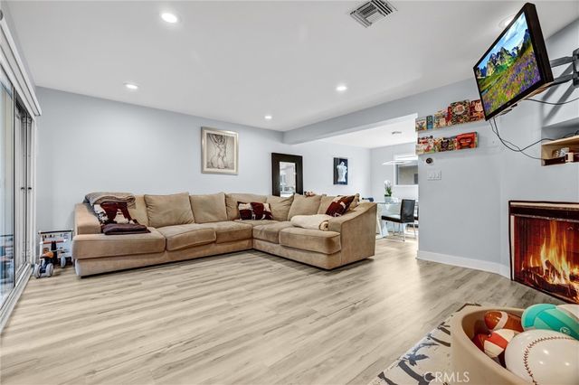 18550 Hatteras 44, Tarzana, CA 91356