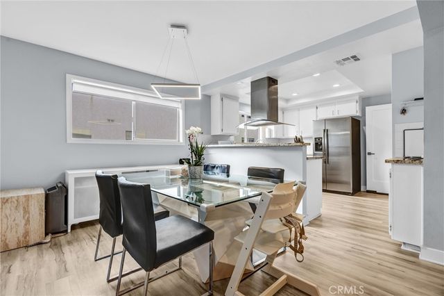 18550 Hatteras 44, Tarzana, CA 91356