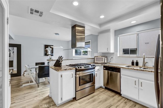 18550 Hatteras 44, Tarzana, CA 91356