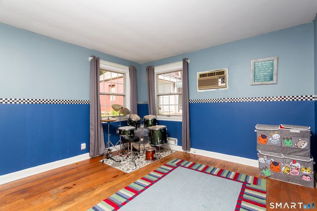829 Scofieldtown Road, Stamford, CT 06903