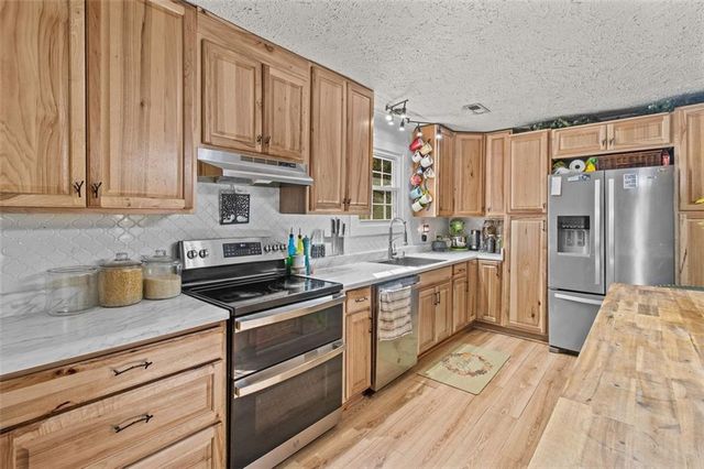 500 MOTLEY Drive, La Fayette, GA 30728