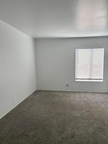 1411 N Sunrise Way 7, Palm Springs, CA 92262