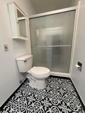 1411 N Sunrise Way 7, Palm Springs, CA 92262