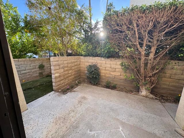 1411 N Sunrise Way 7, Palm Springs, CA 92262