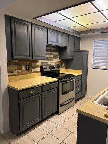 1411 N Sunrise Way 7, Palm Springs, CA 92262