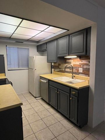 1411 N Sunrise Way 7, Palm Springs, CA 92262