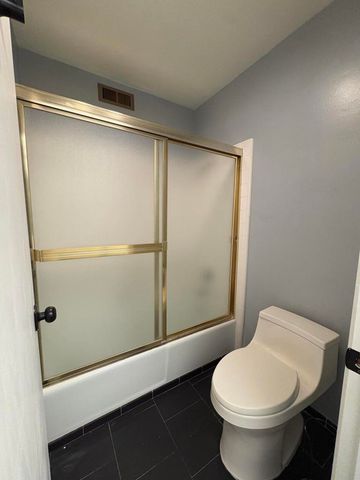 1411 N Sunrise Way 7, Palm Springs, CA 92262