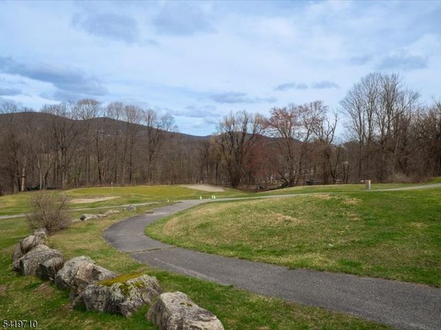 1 Onuma Ct 8, Vernon Twp., NJ 07462