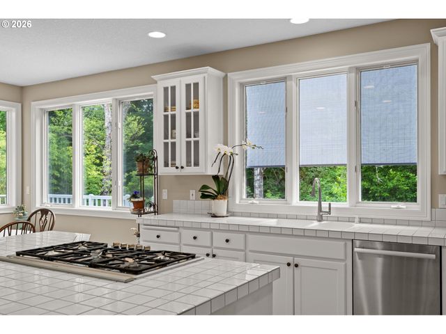 3420 BARRINGTON Dr, West Linn, OR 97068