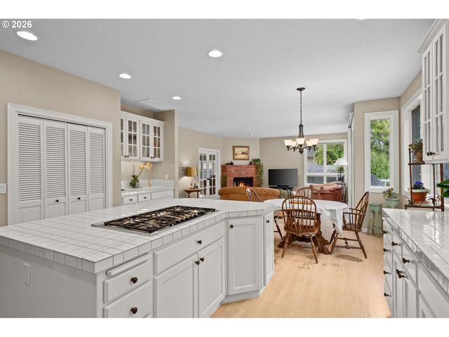 3420 BARRINGTON Dr, West Linn, OR 97068