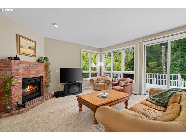 3420 BARRINGTON Dr, West Linn, OR 97068