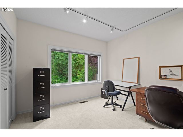3420 BARRINGTON Dr, West Linn, OR 97068